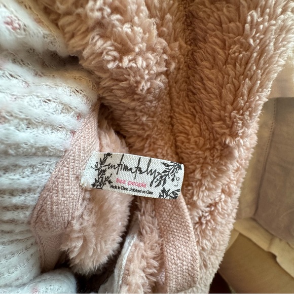 Free People - Cozy, Fuzzy Pink Lounge Set - Picture 8 of 8